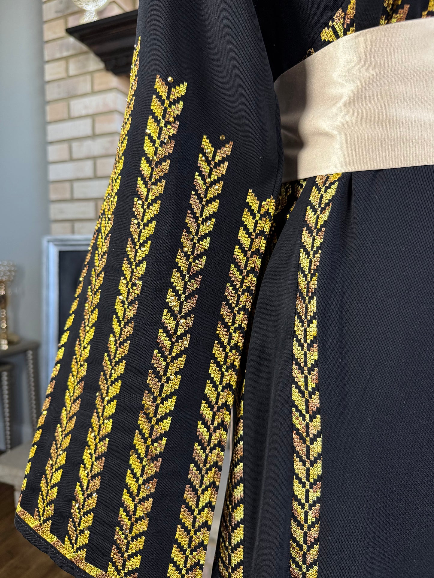 Black/Gold Sanabel Thobe