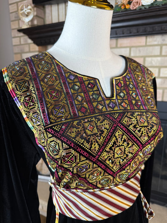 Black/Gold Velvet Saya Thobe