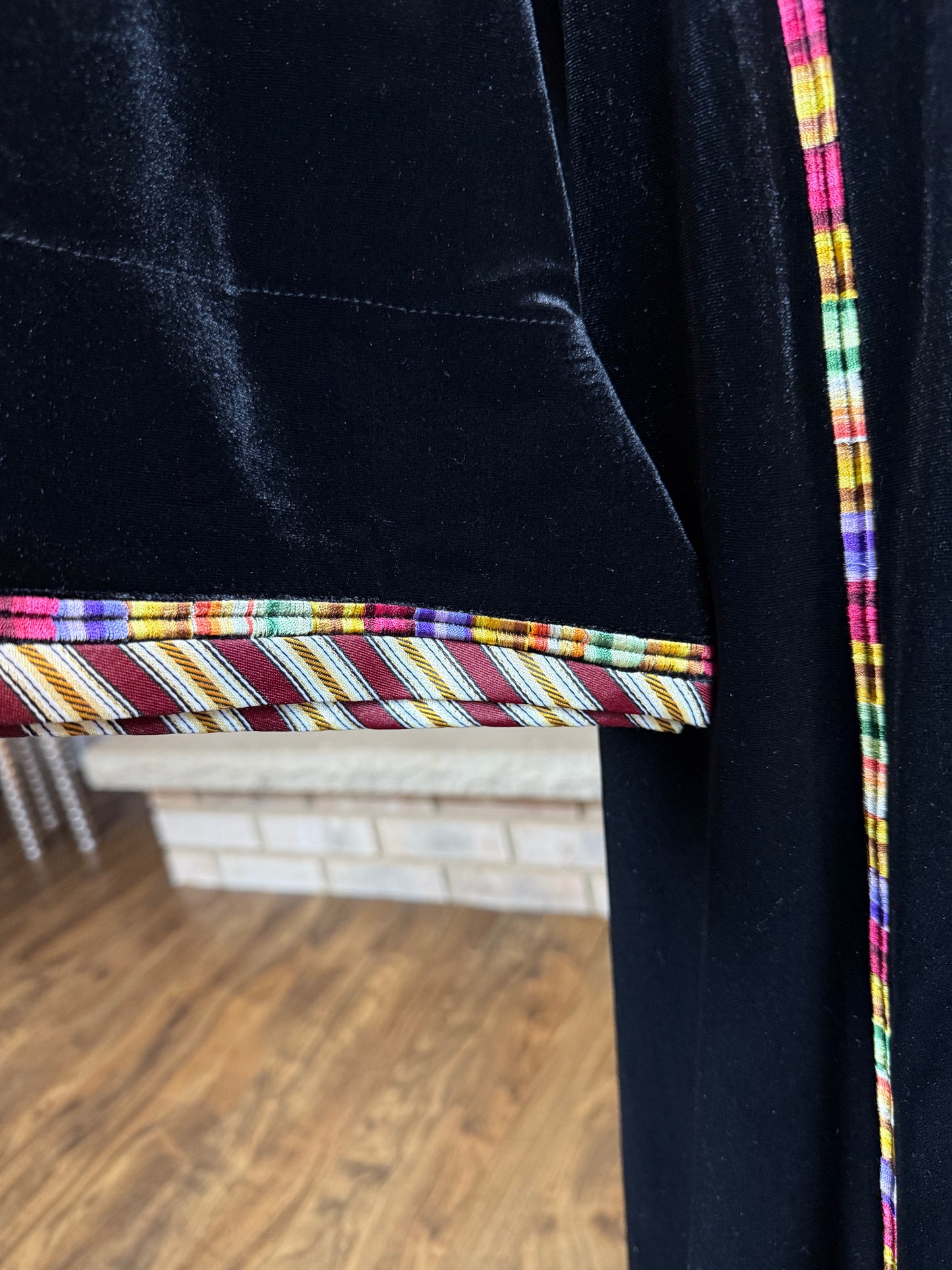 Black/Gold Velvet Saya Thobe