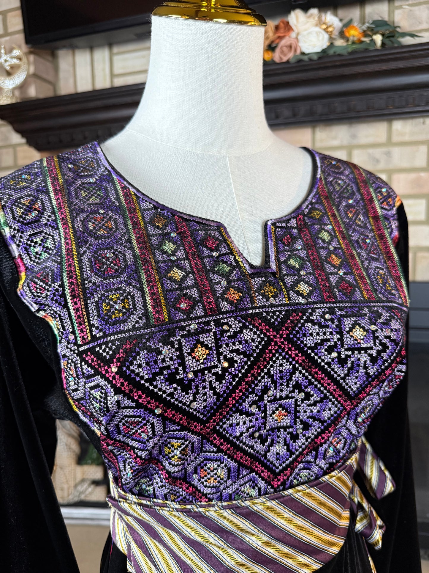 Black/Purple Velvet Saya Thobe