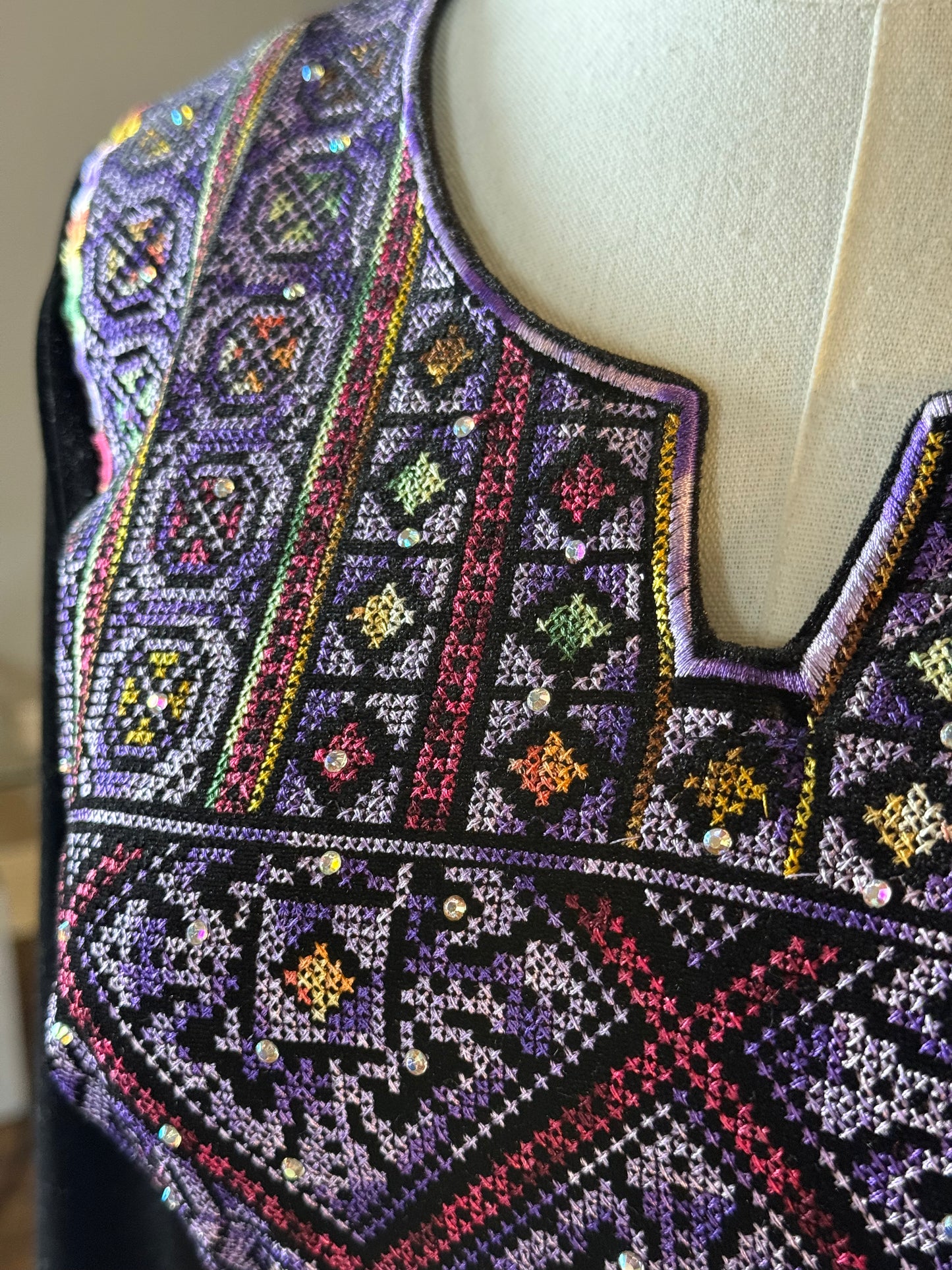 Black/Purple Velvet Saya Thobe