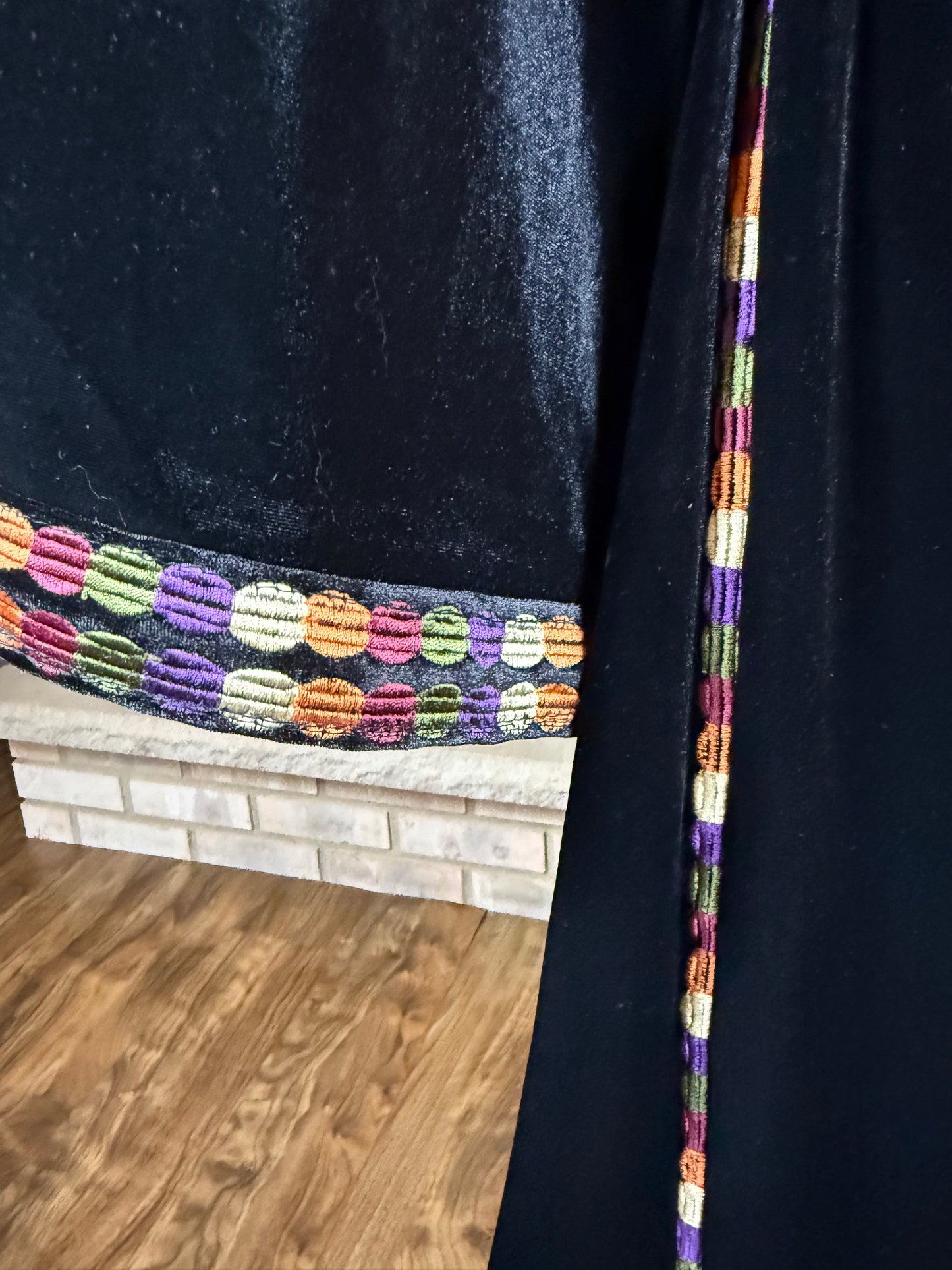 Black/Maroon Velvet Roses Thobe