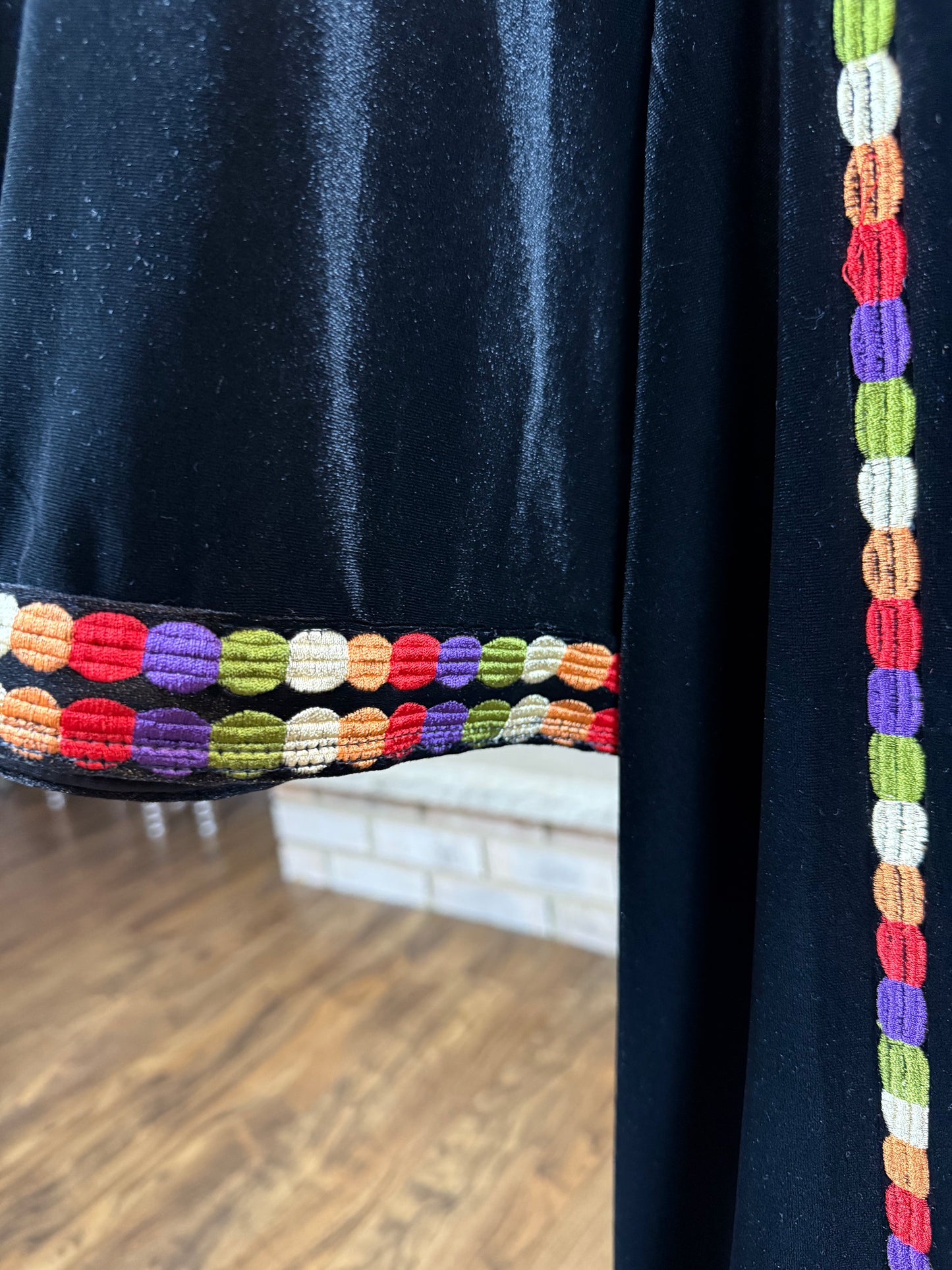 Black/Gold Velvet Roses Thobe