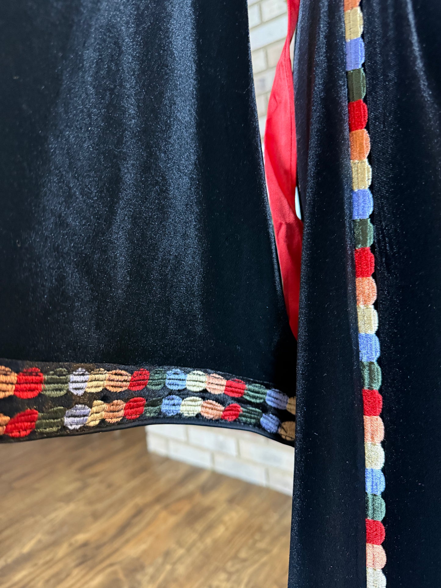 Black/Red Velvet Roses Thobe